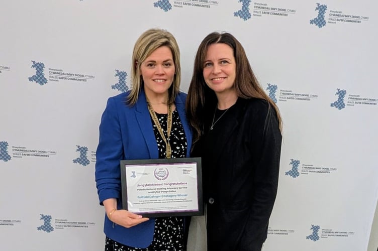 Dyfed-Powys Police and Paladin have won a national award for groundbreaking stalking victim support
