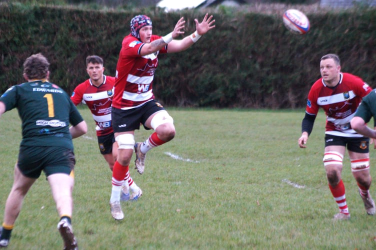 Brecon's Chad Thomas cleanly gathers a kick-off