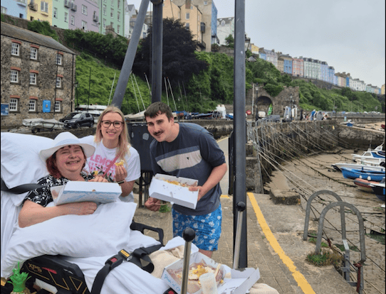 Siblings fundraise for charity that helped grant Mum's final wish