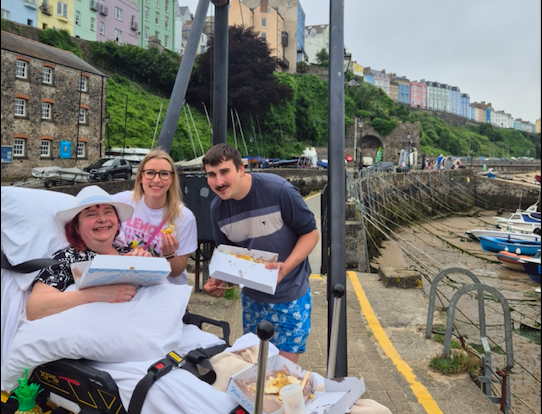 Wish Ambulance Brecon siblings