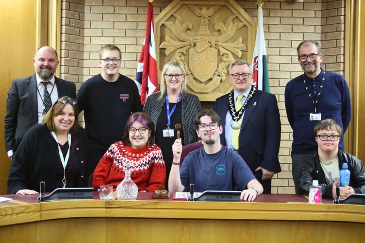 Pupils and staff from Ysgol Penmaes met Cllr William Powell, Cllr James Gibson-Watt, Dr Richard Jones and Judith Hickey as part of their visit to the council chamber