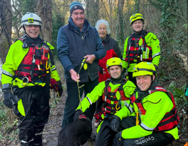 Gorsaf Dân Y Gelli Gandryll / Hay-on-Wye Fire Station rescue Danny the dog