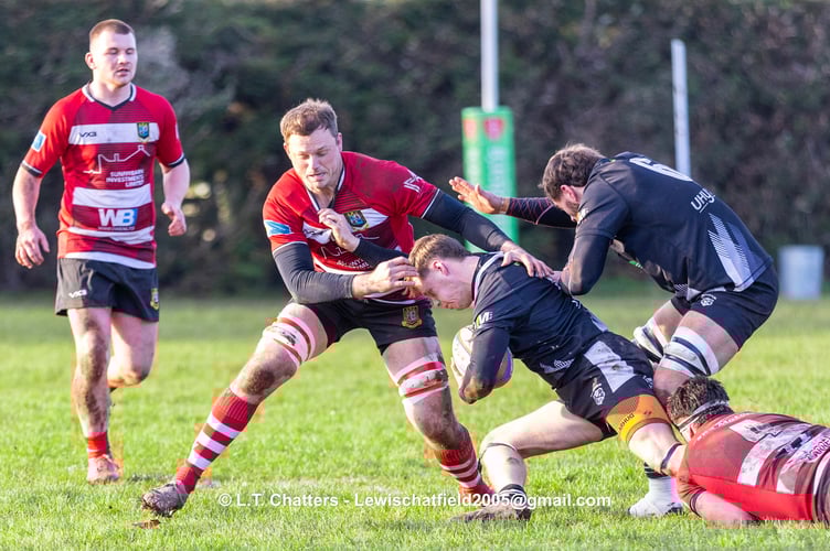 ALWYN Lee and 2nd row partner, Ben Pritchard stem a Cross Keys attack