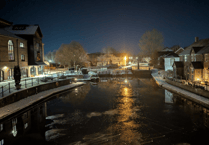 Video: Readers' reflection photography