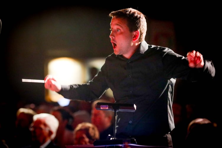 NEW Sinfonia
St Asaph Cathedral
Gresford: Up From Underground
A brand new community opera with music by Jon Guy and libretto by Grahame Davies, based on the story of the Gresford Mining Disaster.
Rob Guy conducting