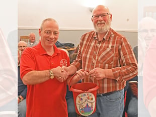 Festive singing brings £300 boost to Builth Wells Carnival