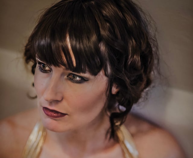 Folk artist comes to Hay