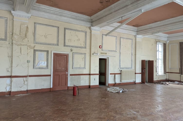 Llandrindod Wells hotel and college building auctioned