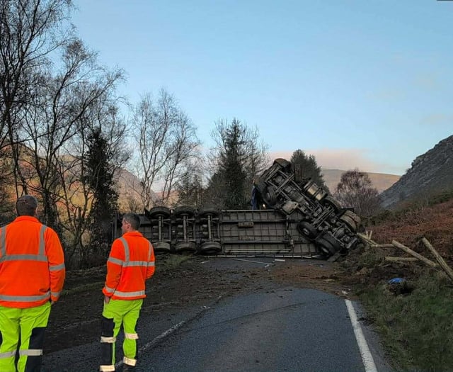A470 remains closed after lorry overturns near Rhayader
