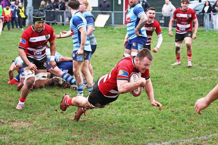 Quick reactions from Iwan Dark secured the opening try for Brecon