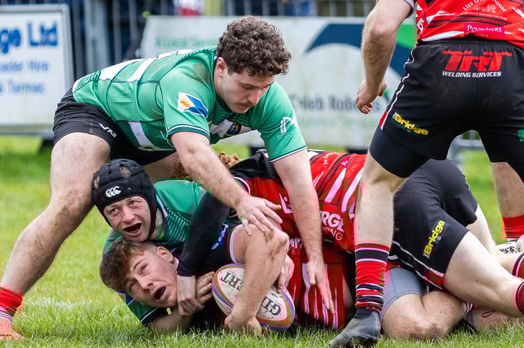 Tom Richards jackles effectively at the breakdown