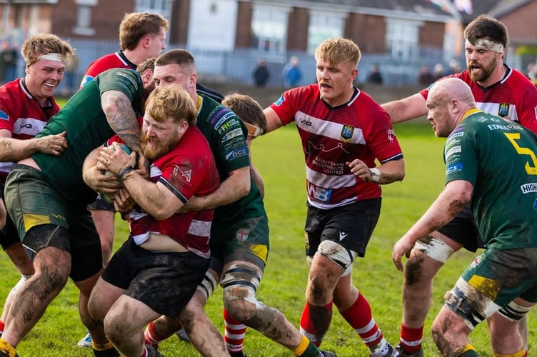 Iwan Dowling Jones draws the Beddau defence