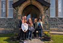 Llanwrtyd welcomes residents from French twin town