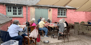 Sun and stories in Penpont for refugee visit