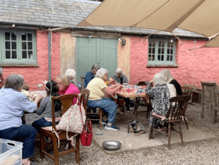Sun and stories in Penpont for refugee visit