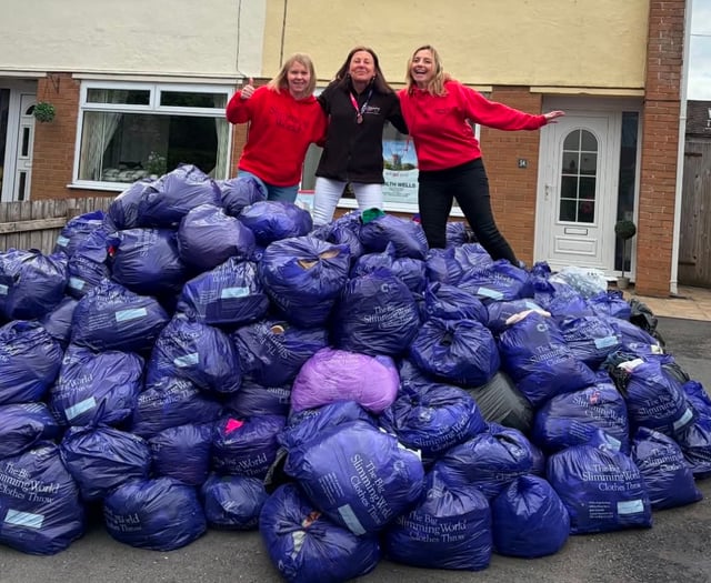 Slimming World members in Powys donate 638 bags of clothes for charity
