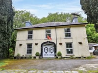 Ten-bedroom Seventeenth century mansion goes auction for £350,000 