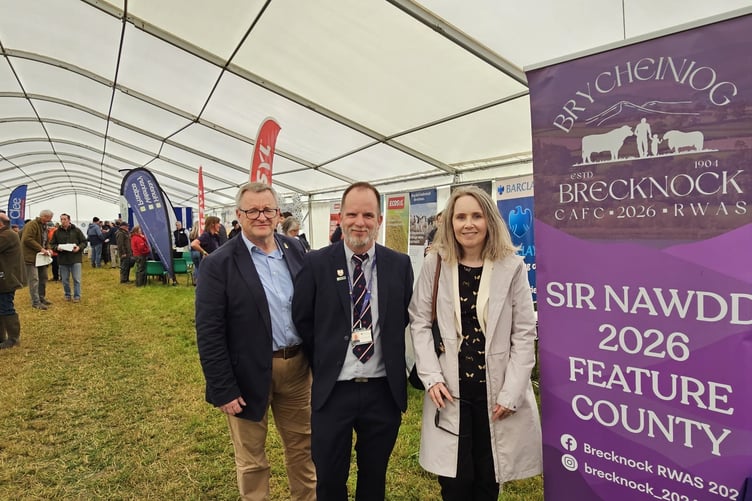 Consul General joined Cllr William Powell and Councillor for Hay Gareth Ratcliffe for a visit to the Royal Welsh Agricultural Society’s Grassland Event near Defynnog.
