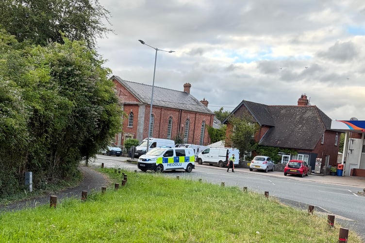 Glasbury bridge closed