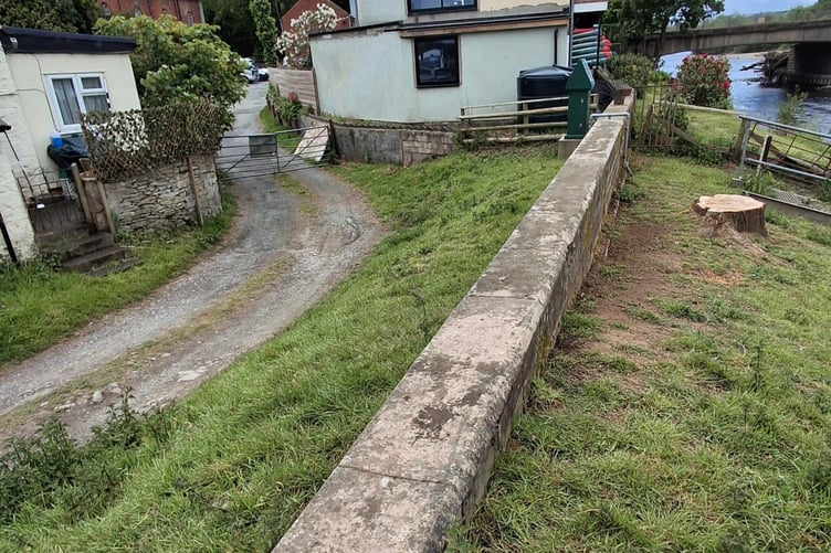 Work is under way on repairs to the Glasbury flood defence wall following the removal of a willow tree which engineers said had weakened the structure