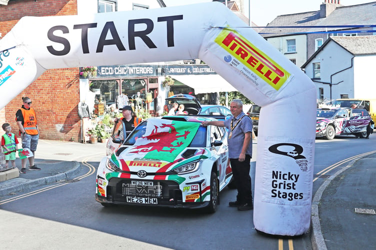 Builth Wells Mayor Cllr Alan Waller flags away competitors from Strand Street in Builth Wells
