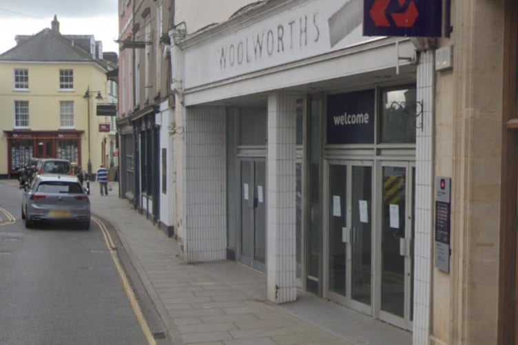 The former Woolworths store on Brecon’s High Street Superior is set to be transformed into a café and gym after redevelopment plans were approved