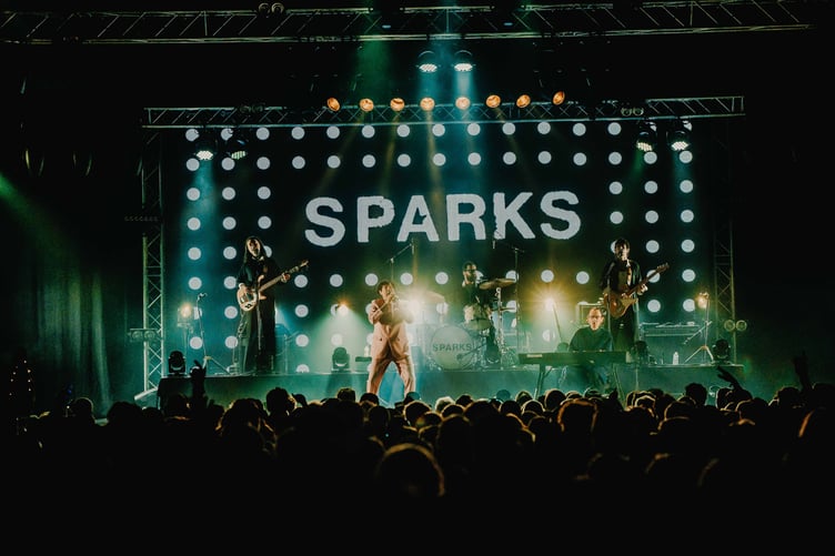 Sparks performing on the Sunday of the show
