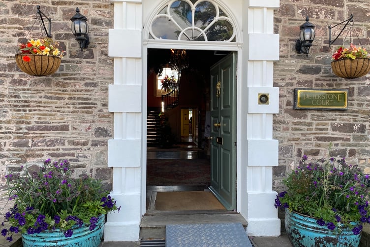 Peterstone Court provided the setting for Jessica and Shakeel’s dream wedding