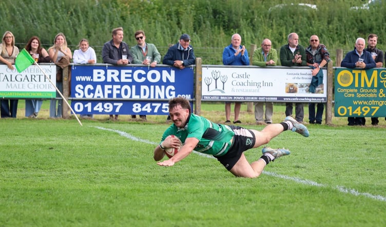 Rhodri Williams was in try-scoring mood as he grabbed a hat-trick.