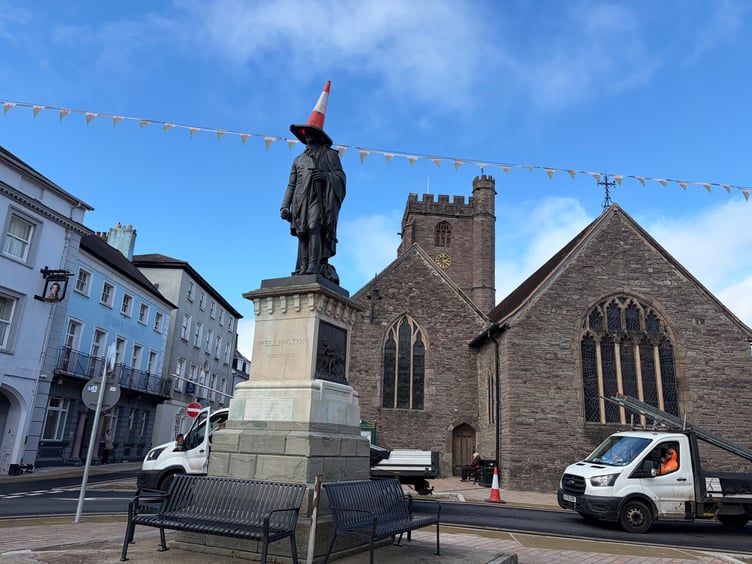 Duke of Wellington Monument with cone on his head.